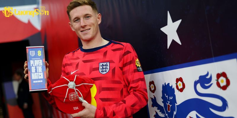 Phong cách chơi và thành tích đạt được của Elliot Anderson